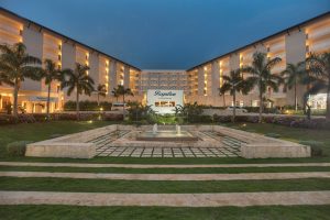 https://www.royaltonresorts.com/royalton-negril
