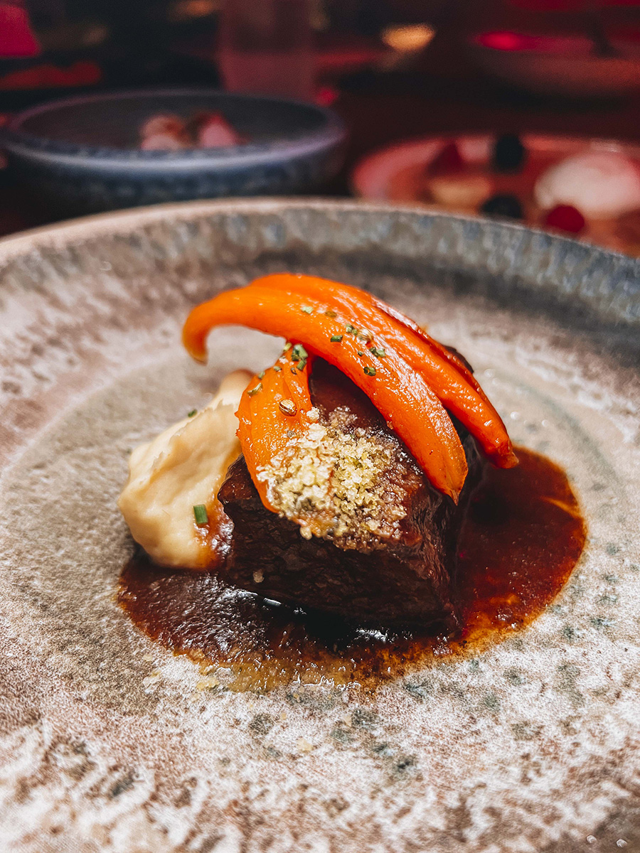 arubamarriott-nightbrunch-shortribs-credit-enriquebalestrini