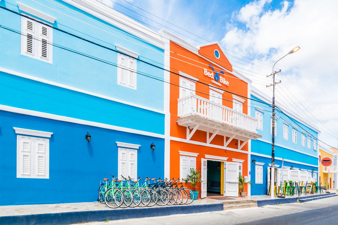 bed-and-bike-curaçao-exterior
