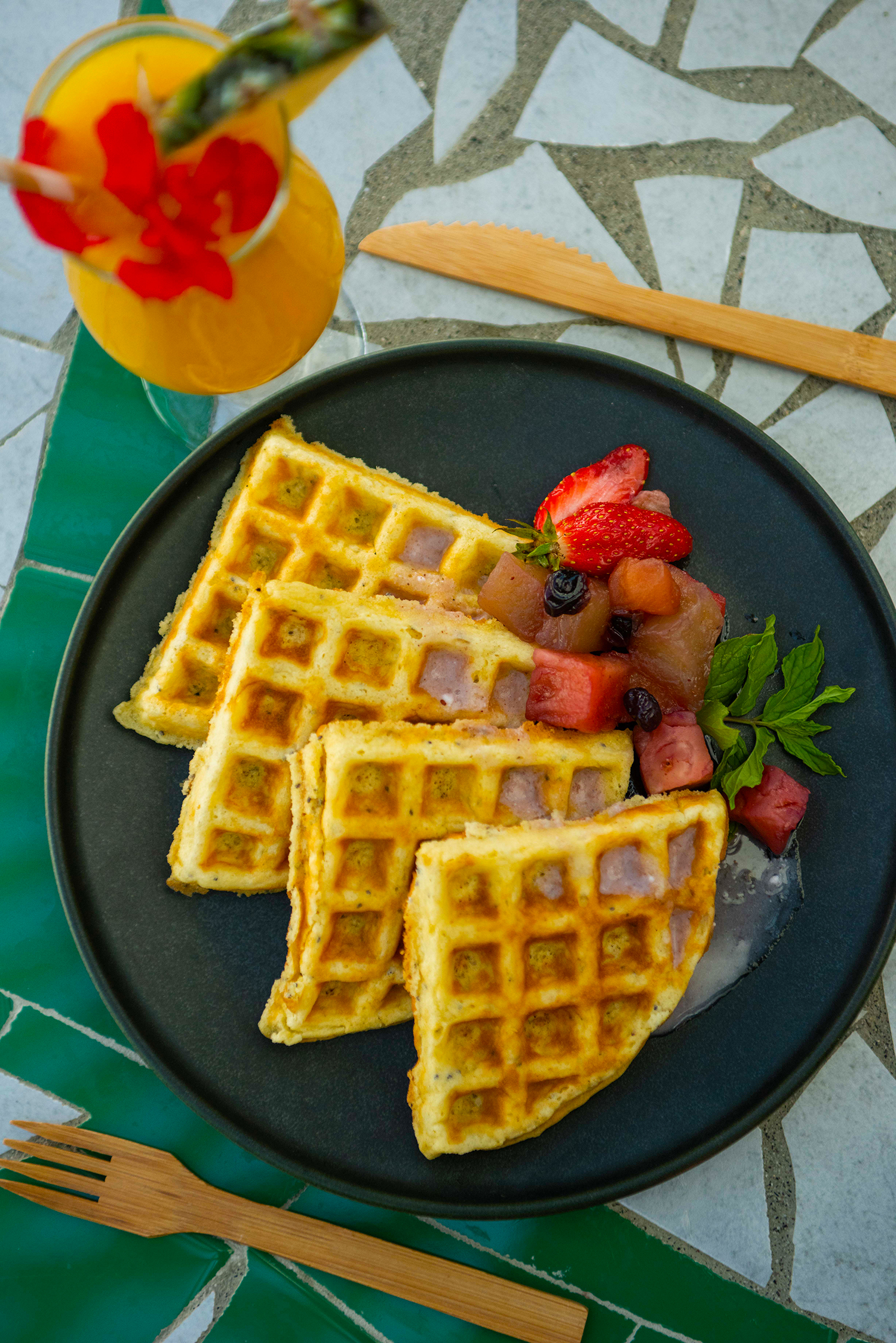 Ladera. Leve. Jako. Waffles. Overhead